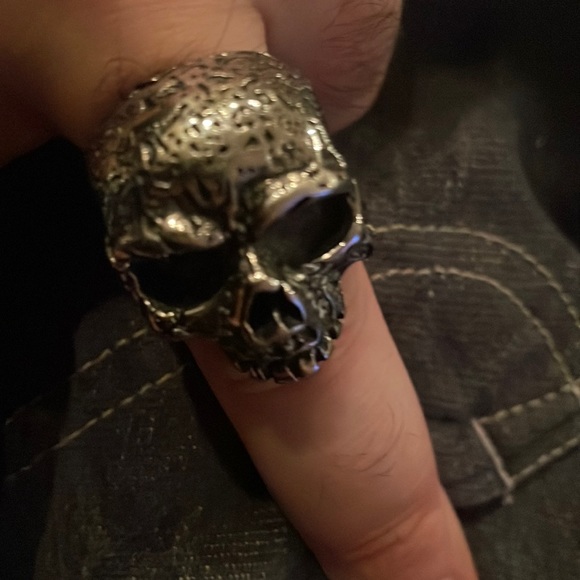 Skull ring - Picture 1 of 3